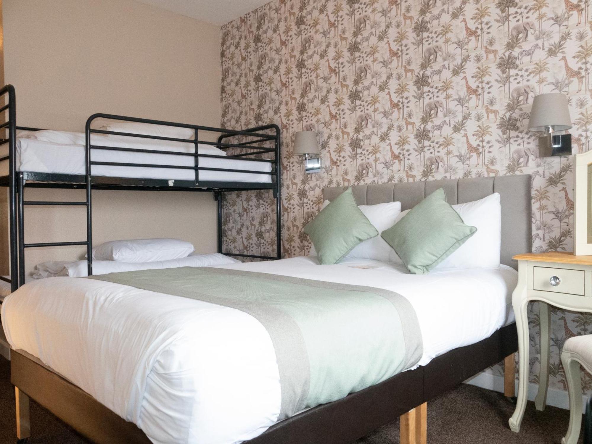 Britannia Airport Hotel 3*